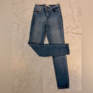 LEVI’s Women’s 721 High Rise Skinny | 26 | Light wash